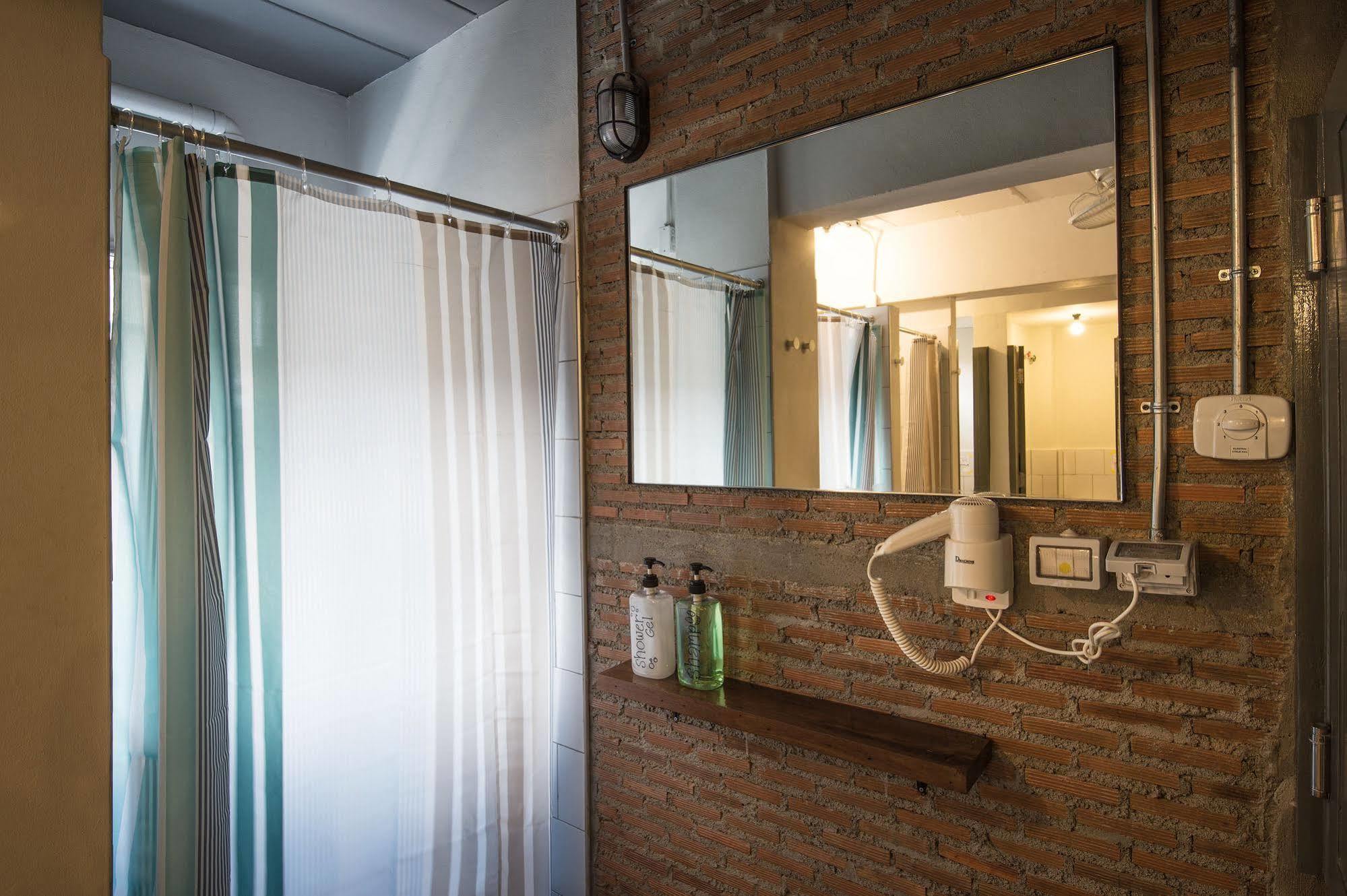 Happy Monkey Hostel Bangkok Ngoại thất bức ảnh